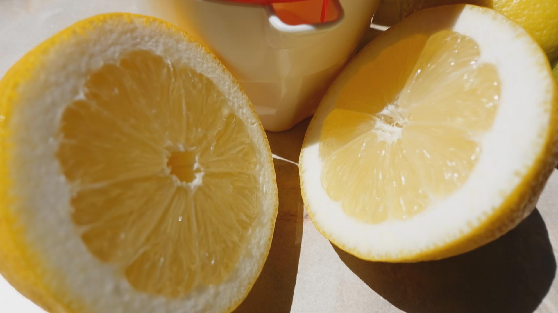 Zitronen.