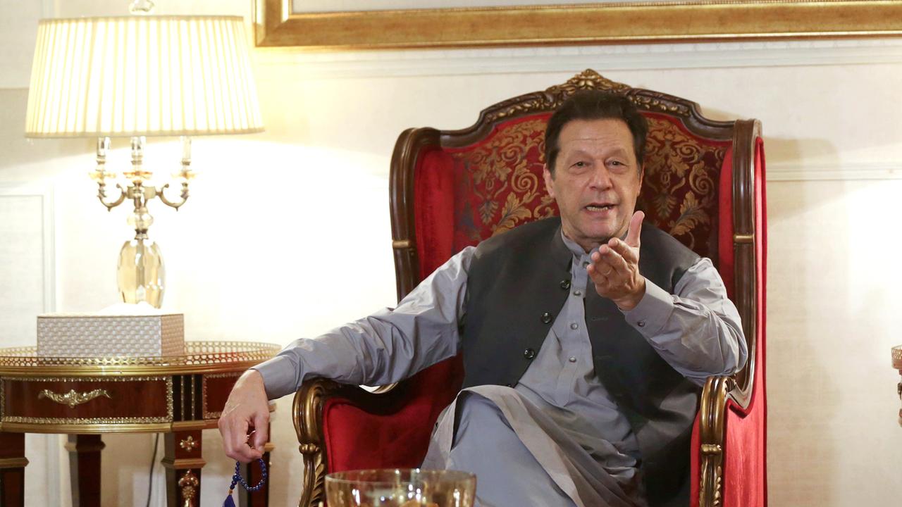 Pakistan Oppositionsführer Khan wegen Korruption verurteilt ZDFheute