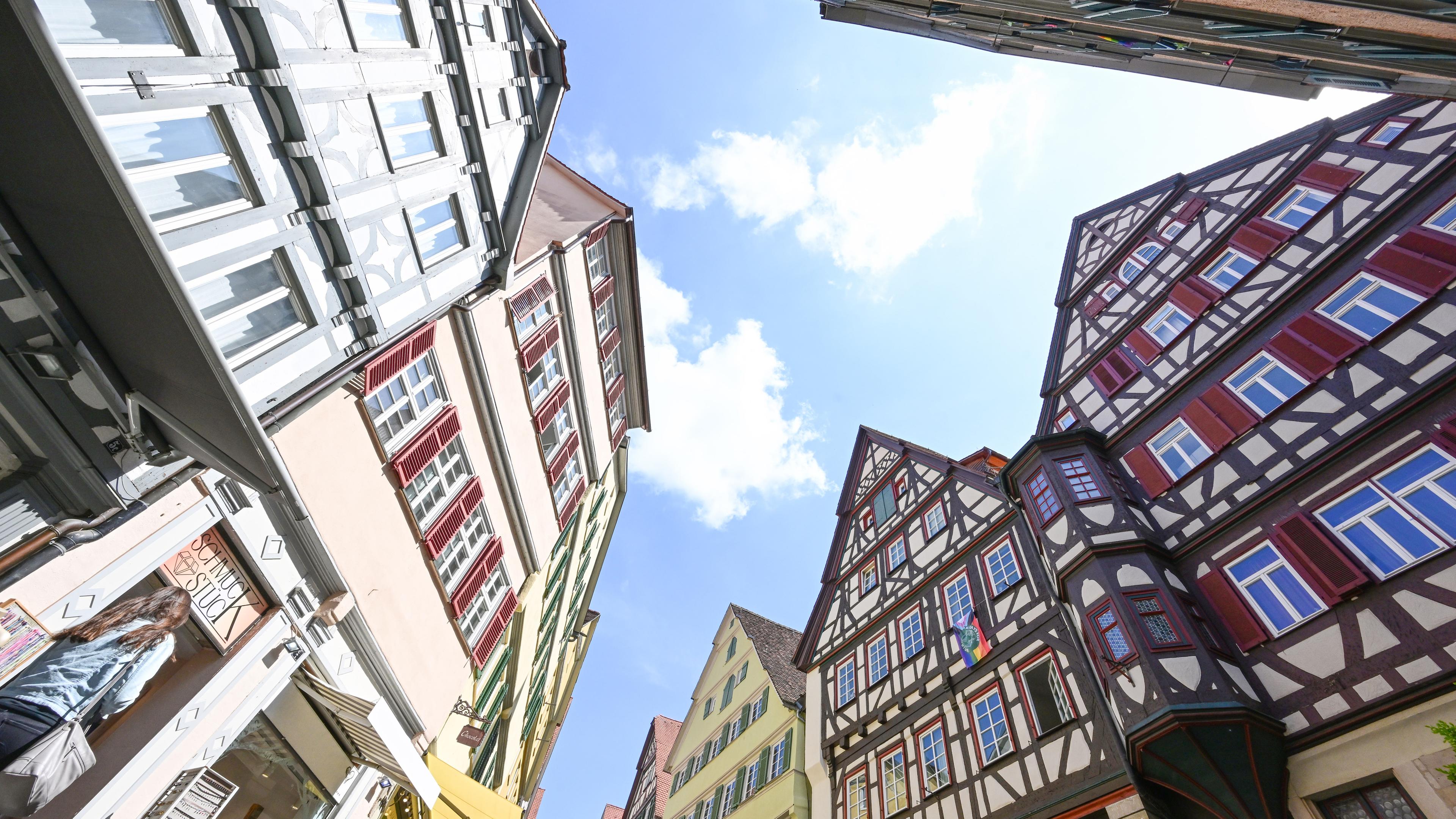 Archiv:  Fachwerkhäuser prägen das Stadtbild von Tübingen.