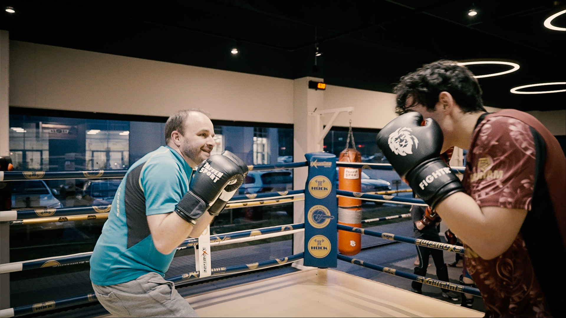 CDU-Landtagskandidat Andres Renner beim Boxtraining.