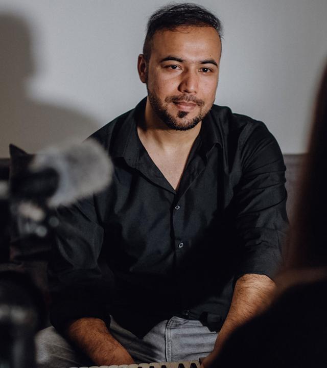 Ein Geflüchteter erzählt über die Integration am Arbeitsmarkt. 