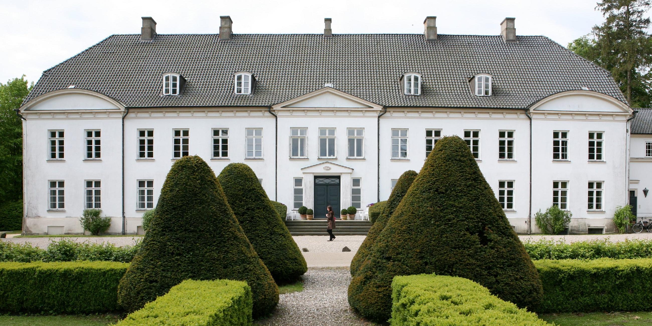 Das Hauptgebäude des Internats Louisenlund bei Güby, Archivbild