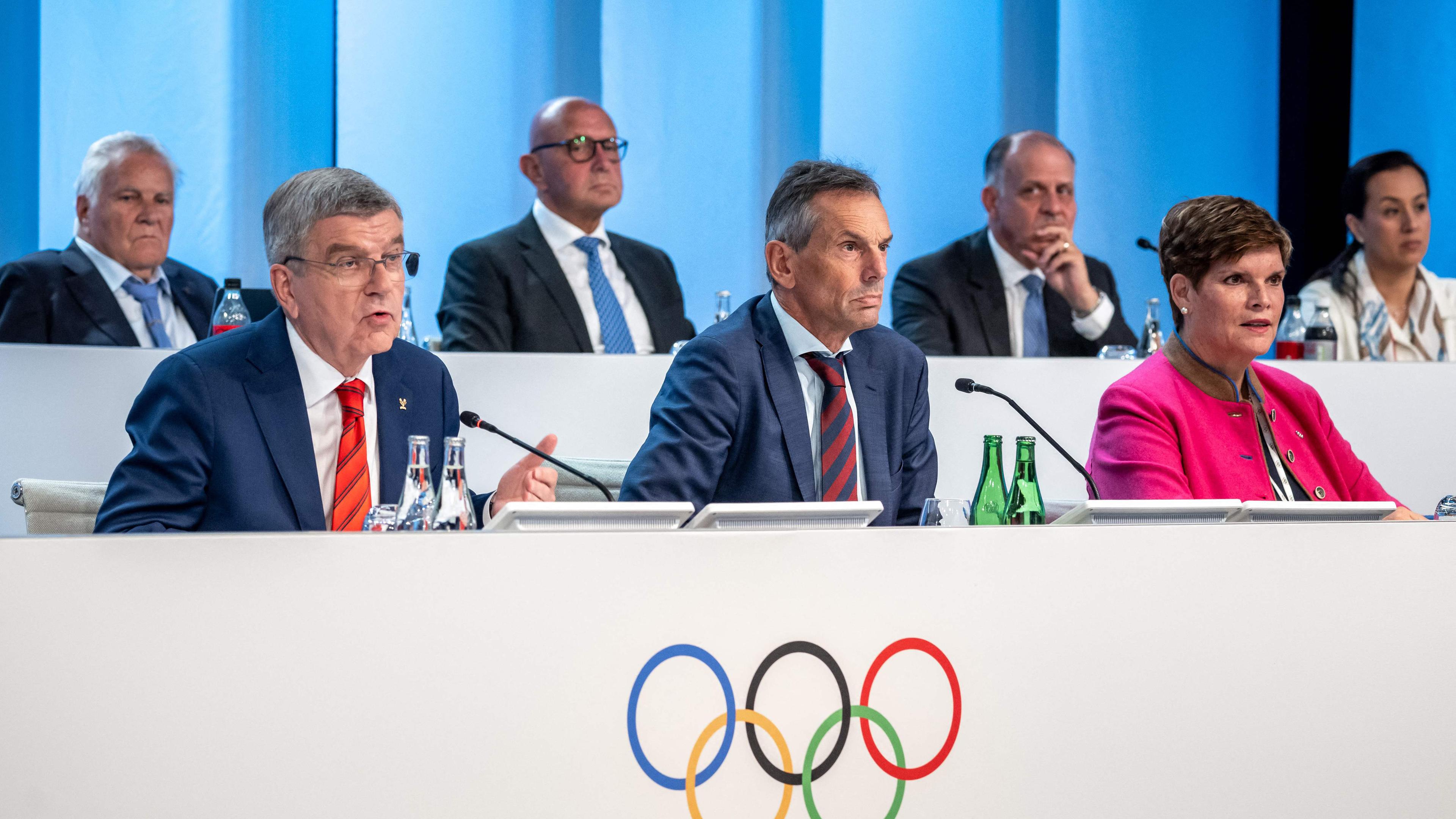 IOC, Denis Oswald, Thomas Bach, Ivo Ferriani, Christophe De Kepper, Prince Faisal bin al-Hussain, Nicole Hoevertsz und Mikaela Cojuangco-Jaworski.