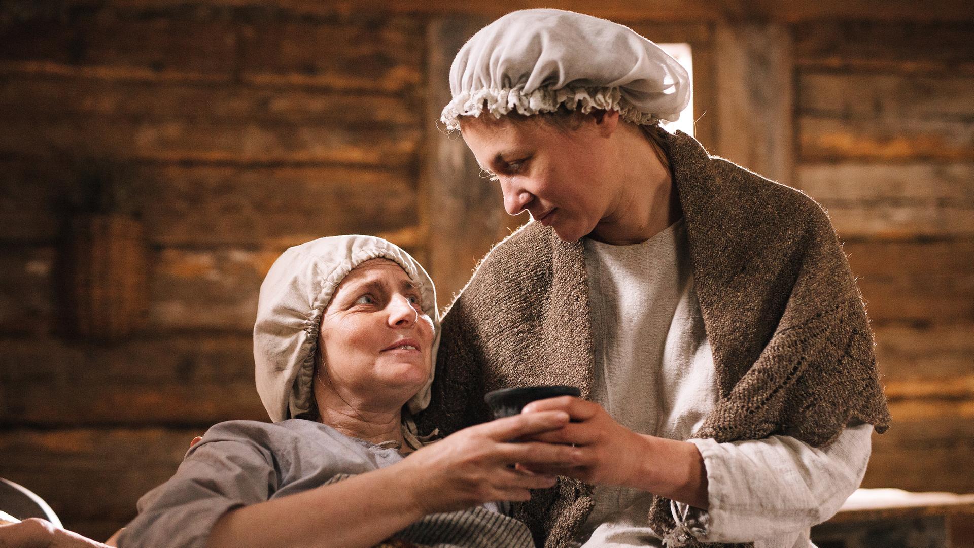 Julia Thurnau als Hebamme Anna Stein