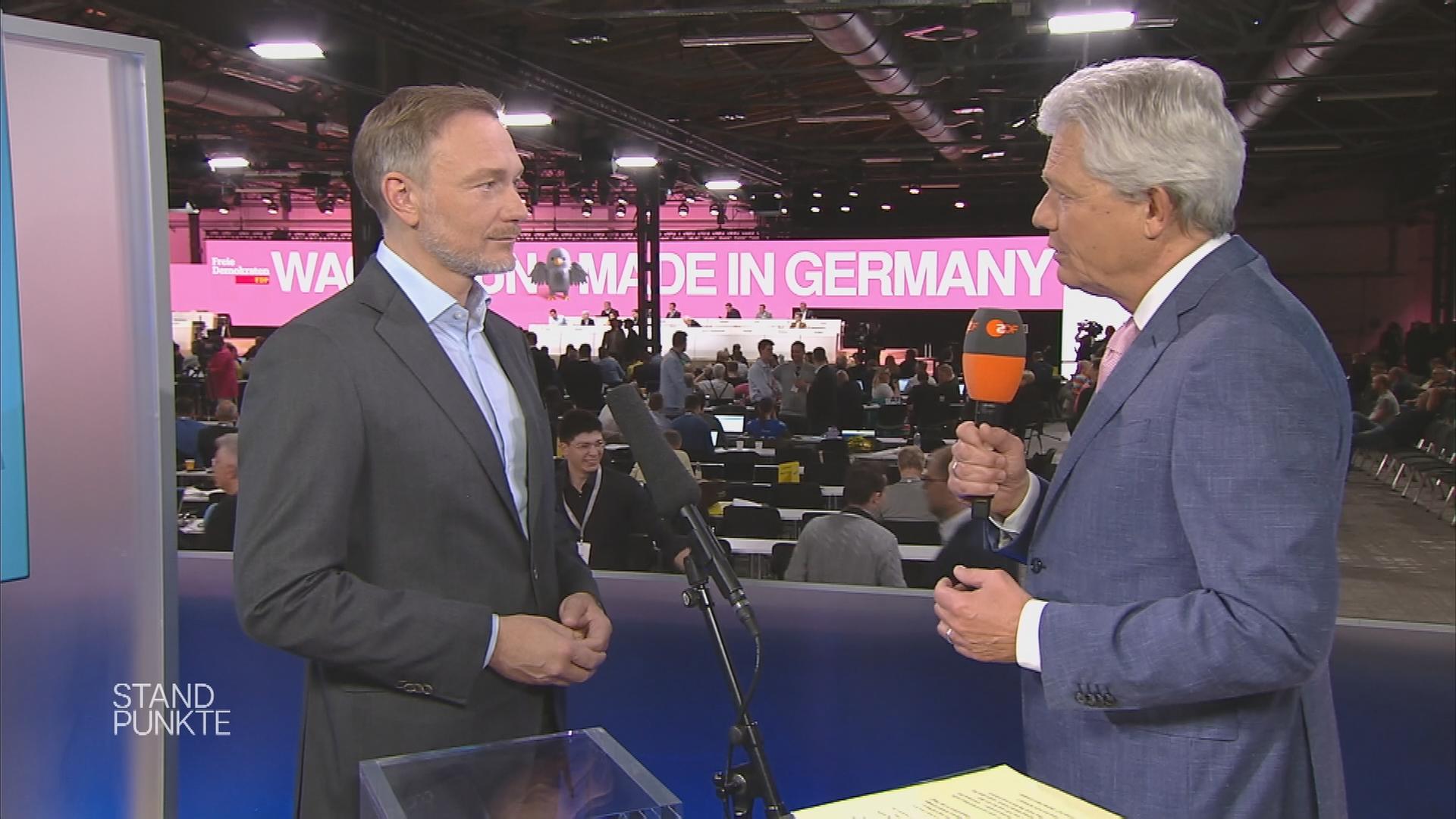 Christian Lindner (FDP) im Interview auf dem Parteitag der FDP in Berlin