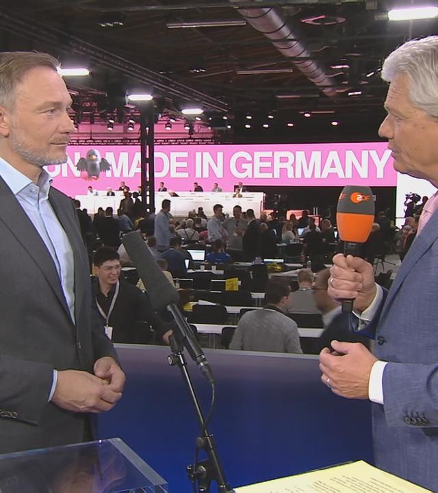 Christian Lindner (FDP) im Interview auf dem Parteitag der FDP in Berlin