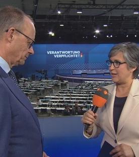 Friedrich Merz wird in der Standpunkte Sendung von Shakuntala Banerjee interviewt