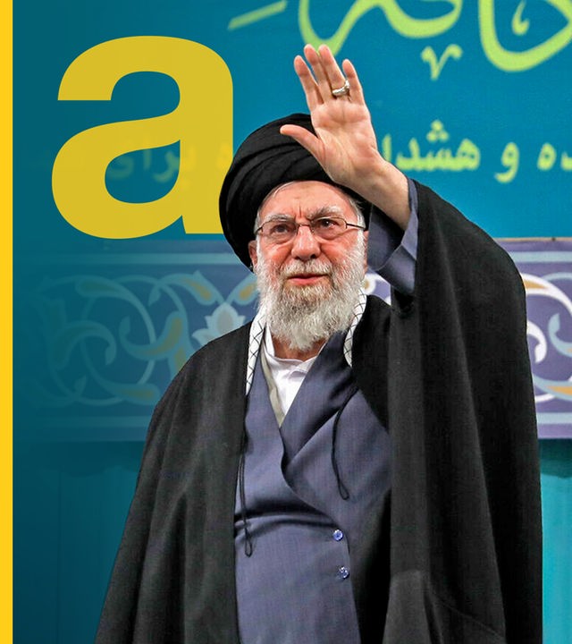  Ajatollah Ali Chamenei vor dem türkisen Hintergrund