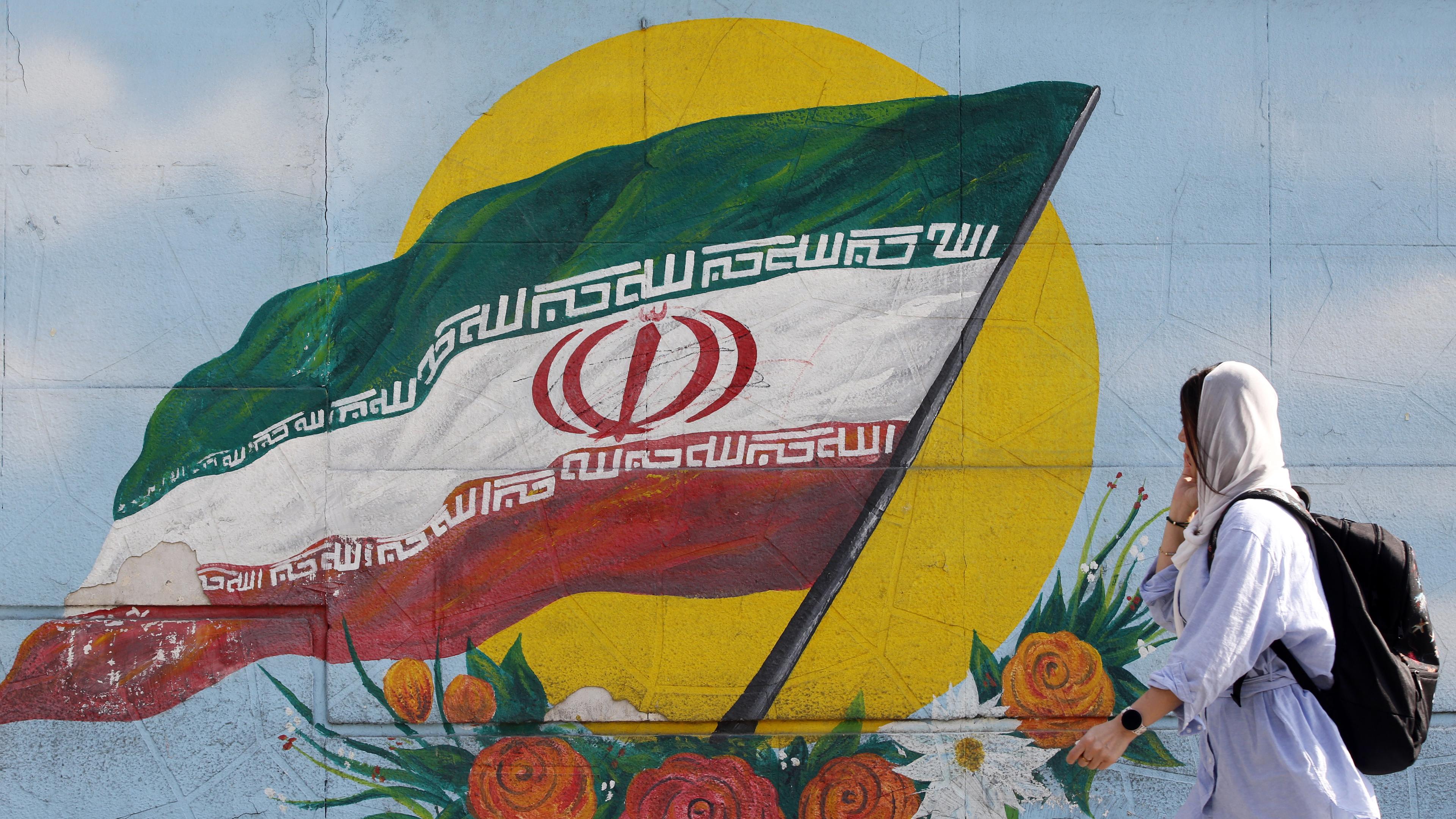 Iran: Grafitti der iranischen Flagge in Teheran.