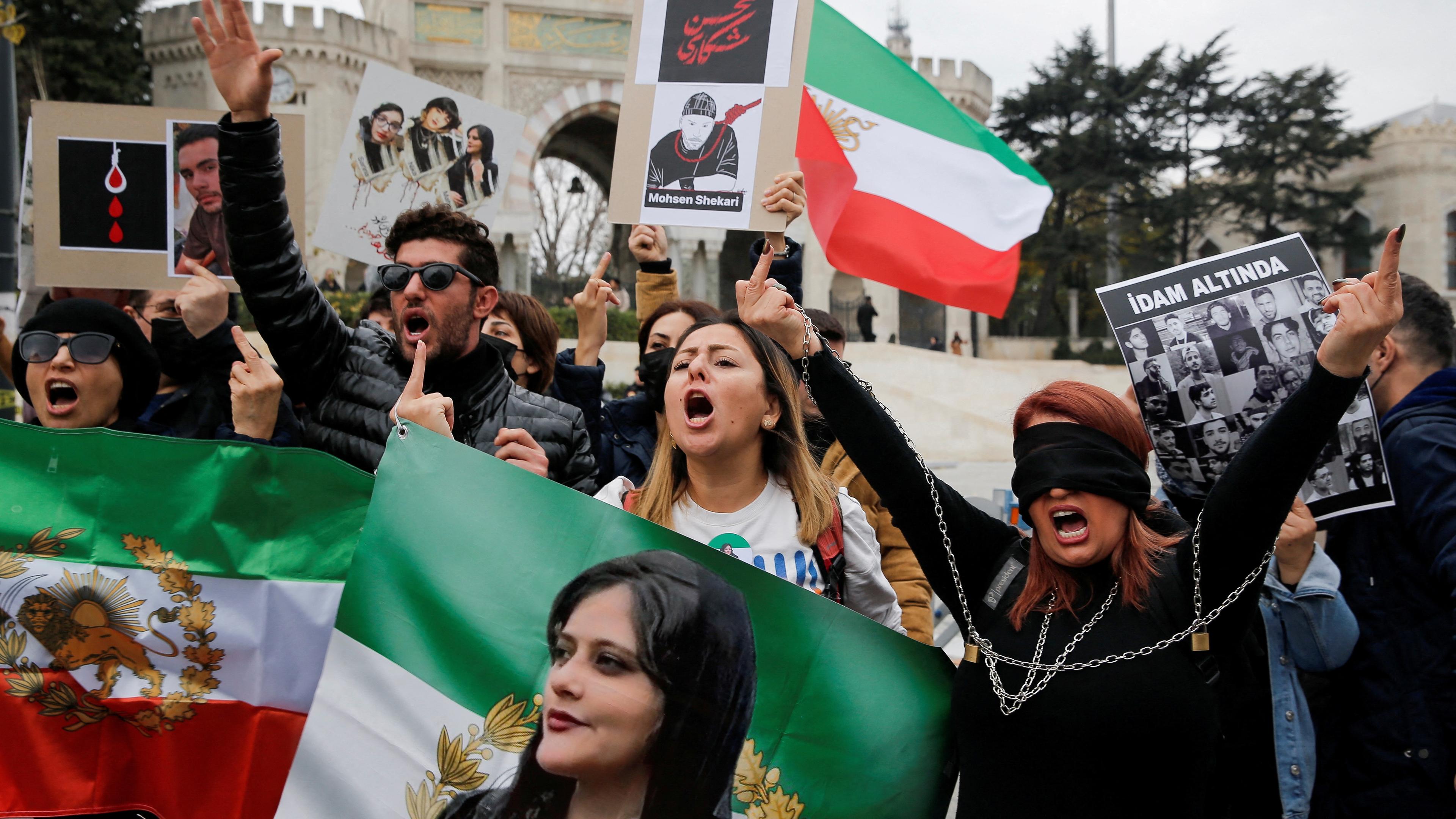 Türkei, Istanbul: Menschen protestieren gegen das Regime in Iran. Archivbild