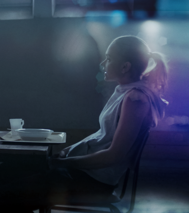 Sarah Kohr ( Lisa Maria Potthoff) wird im Gefängnis von Staatsanwalt Anton Mehringer (Herbert Knaup) befragt. 