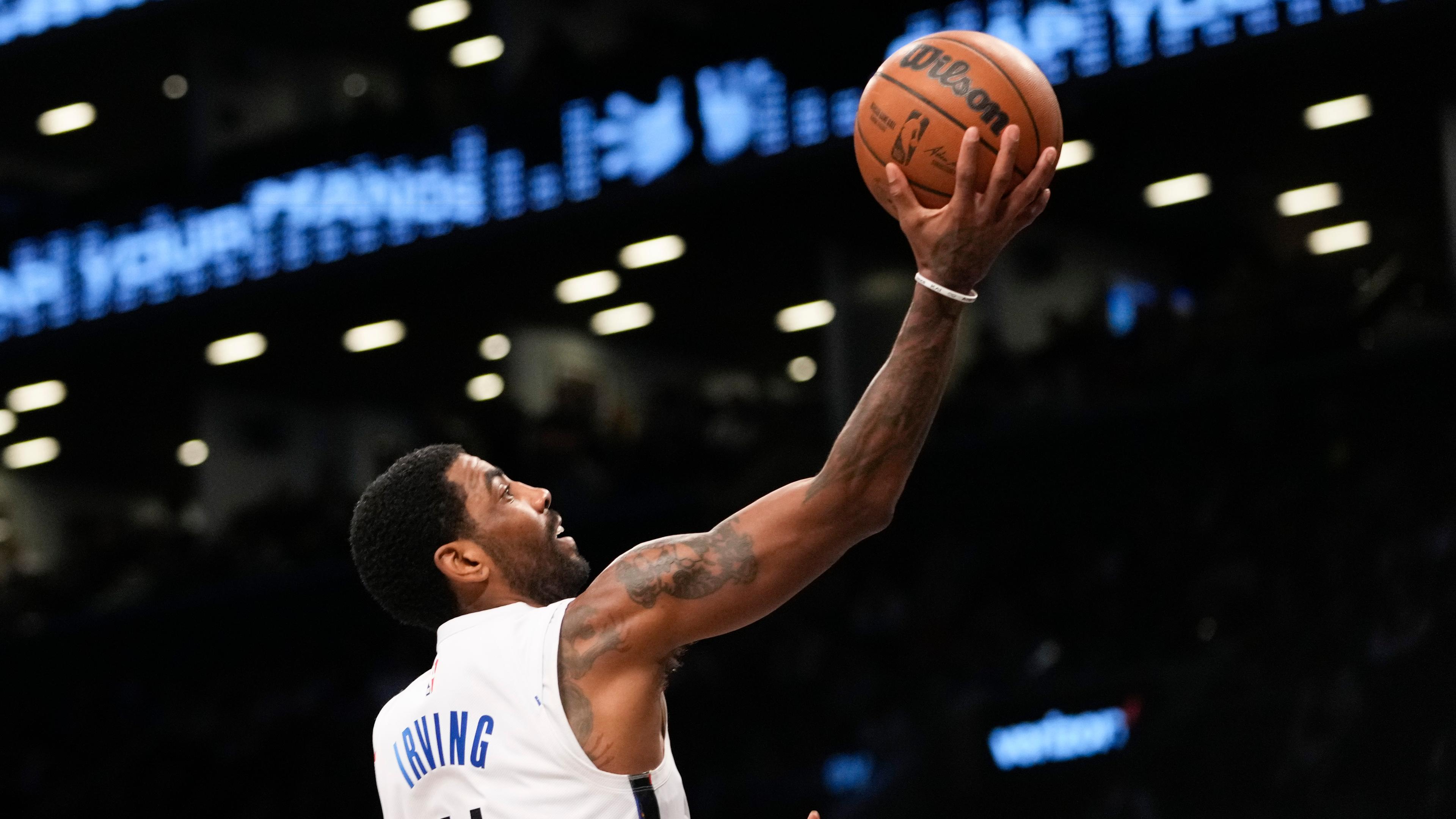 Brooklyn Nets Guard Kyrie Irving wechselt zu den Dallas Mavericks