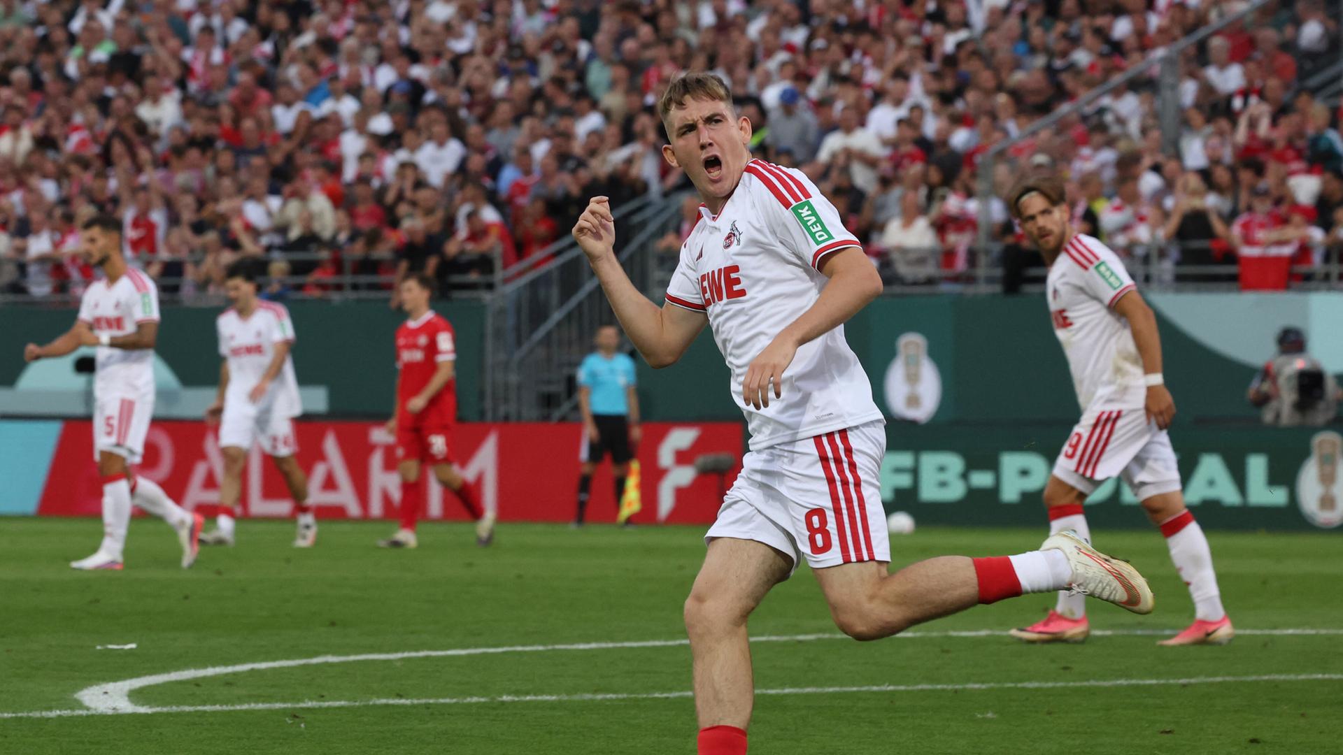 Isak Bergmann Johannesson (1. FC Köln) jubelt