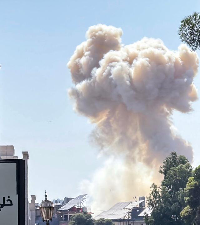 Rauschwaden über Damaskus nach isralischen Angriffen. 