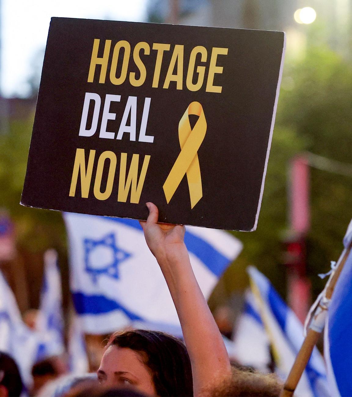Demonstranten in Tel Aviv fordern die Freilassung der Hamas-Geiseln. 