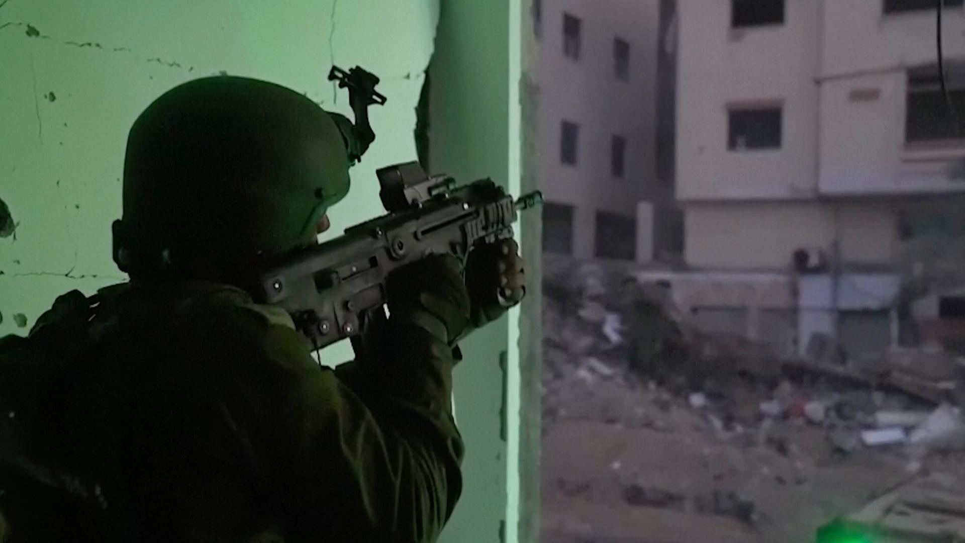 Ein israelischer Soldat im Häußerkampf in Gaza