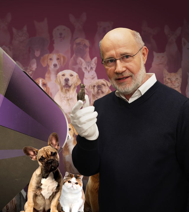 Harald Lesch inmitten von Hunden und Katzen