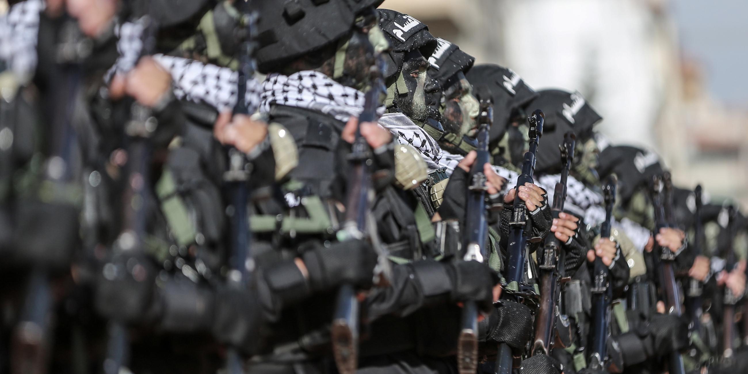 Archiv: Mitglieder der Izz ad-Din al-Qassam-Brigaden, dem bewaffneten Flügel der palästinensischen Gruppe Hamas
