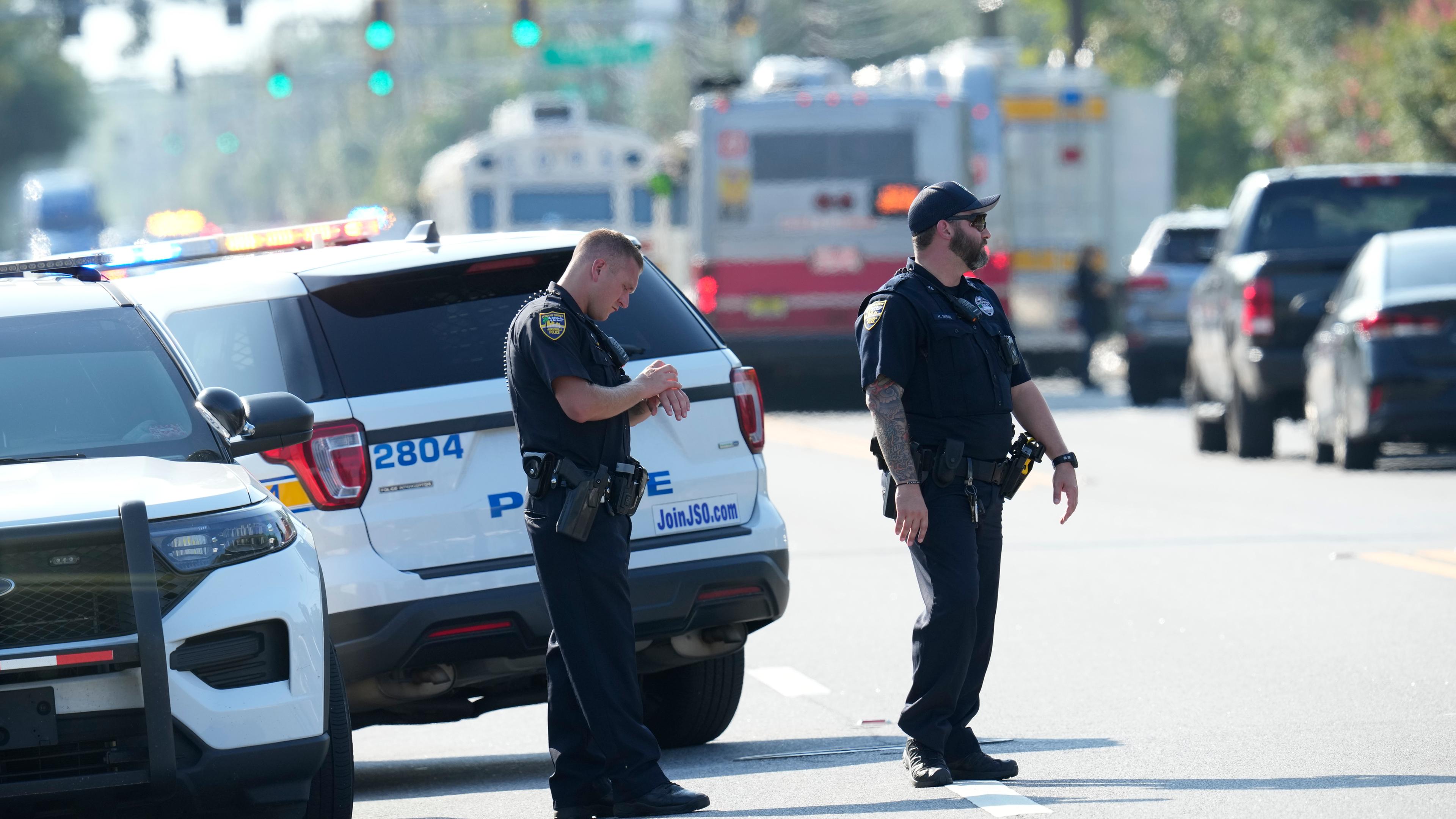 Jacksonville, Florida: Polizisten sperren einen Tatort ab