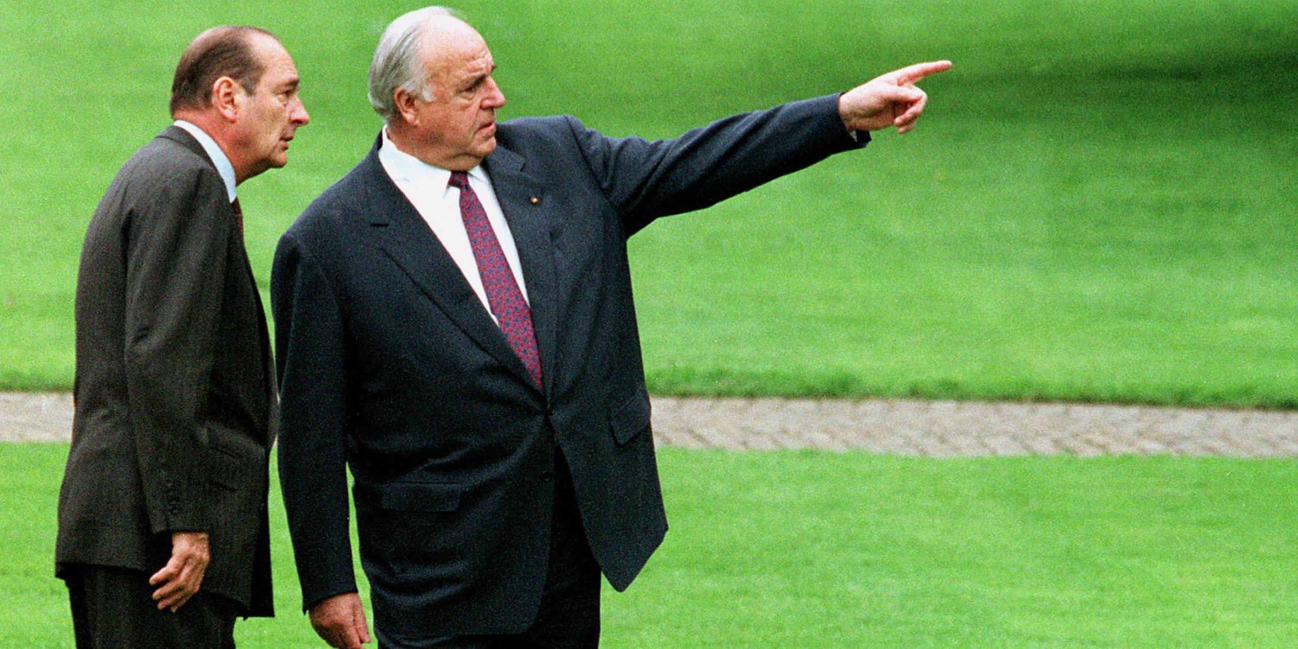 Archiv: Jacques Chirac und Helmut Kohl am 21.09.1997 in Bonn