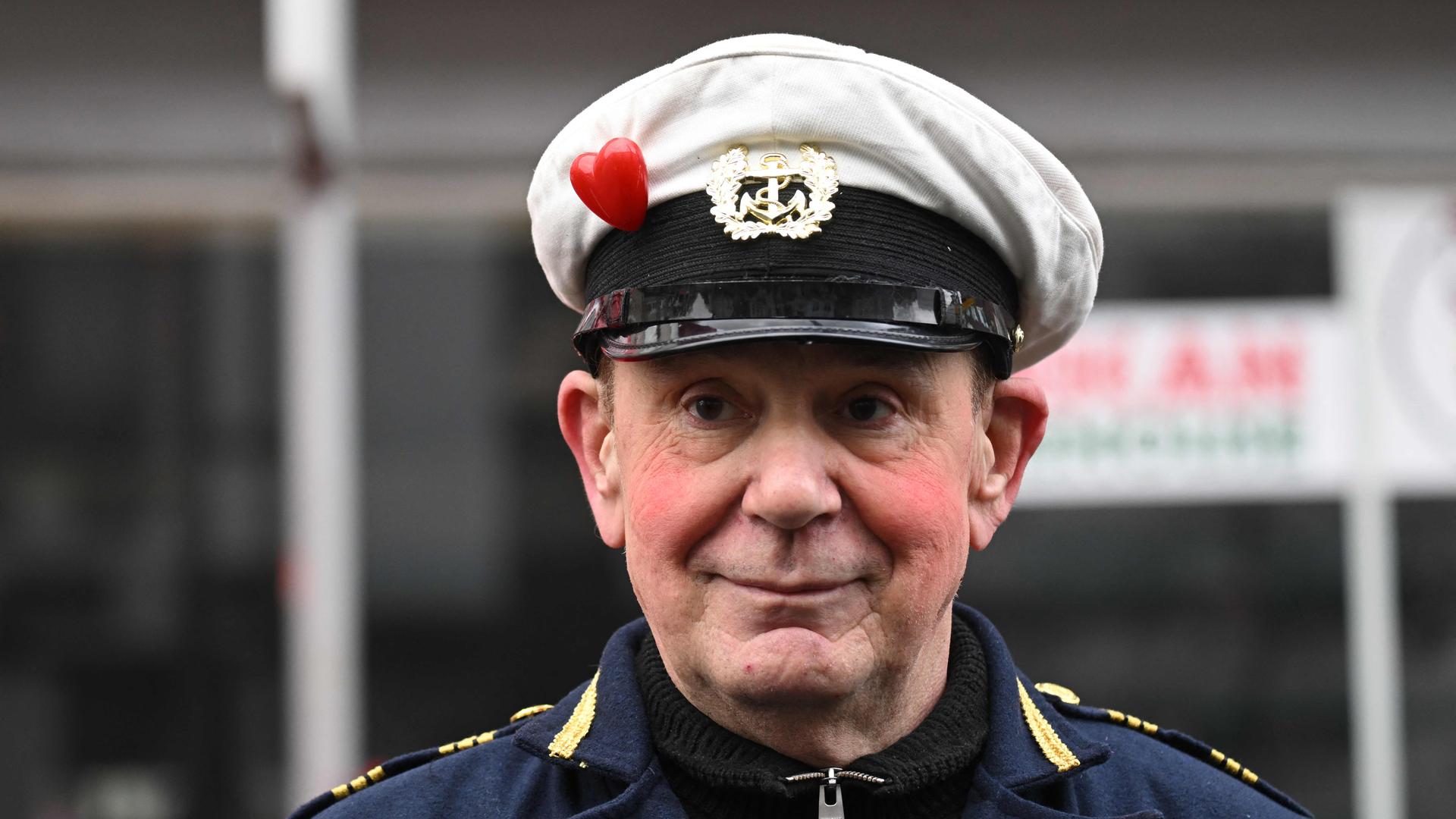 Wagenbauer Jacques Tilly beim Rosenmontagsumzug in Düsseldorf.