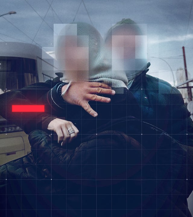 Montage: Zivilfahnder hält neben einer Straßenbahn eine Taschendiebin fest