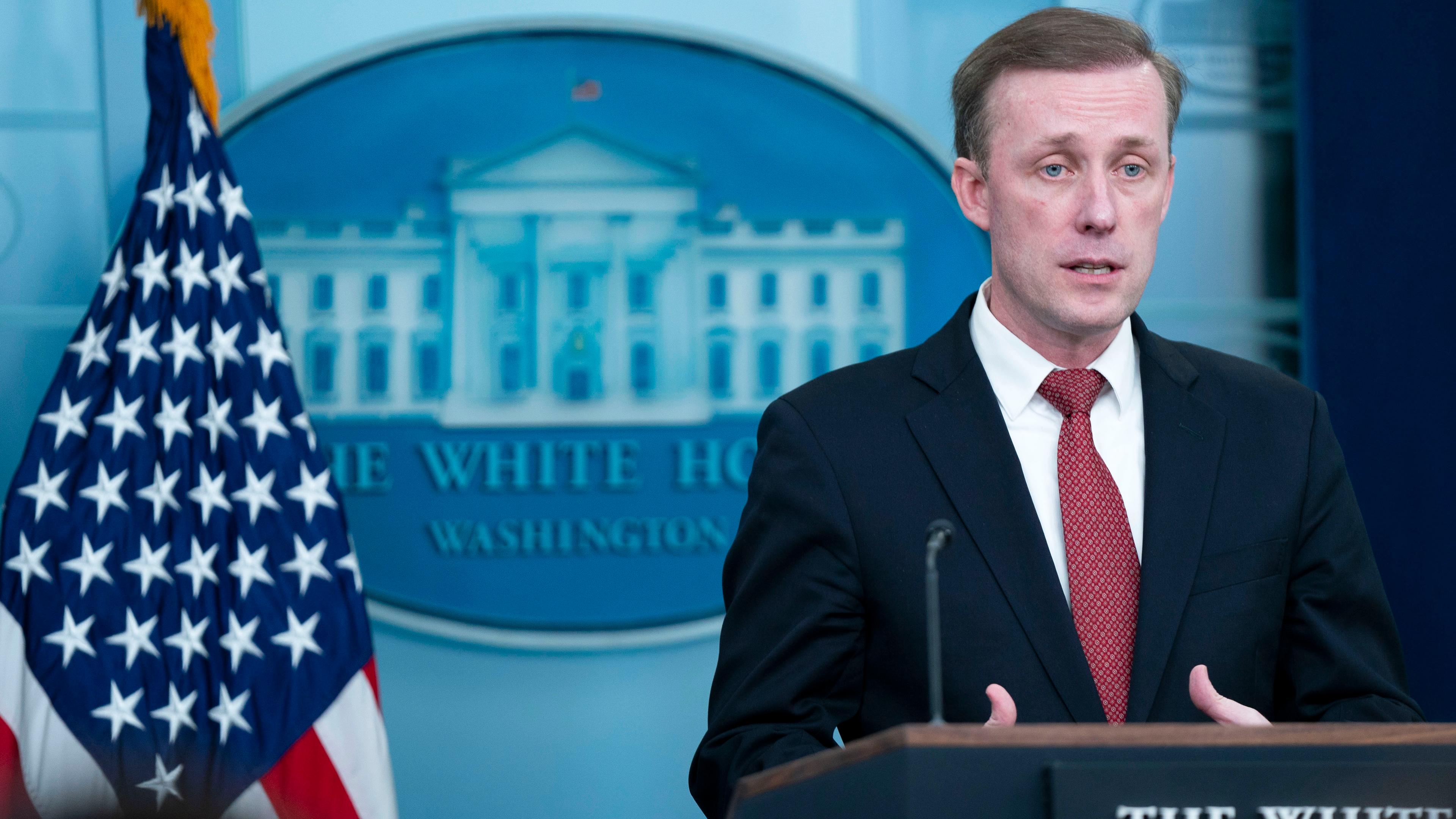 Der Nationale Sicherheitsberater der Vereinigten Staaten Jake Sullivan nimmt am täglichen Pressebriefing des Weißen Hauses teil