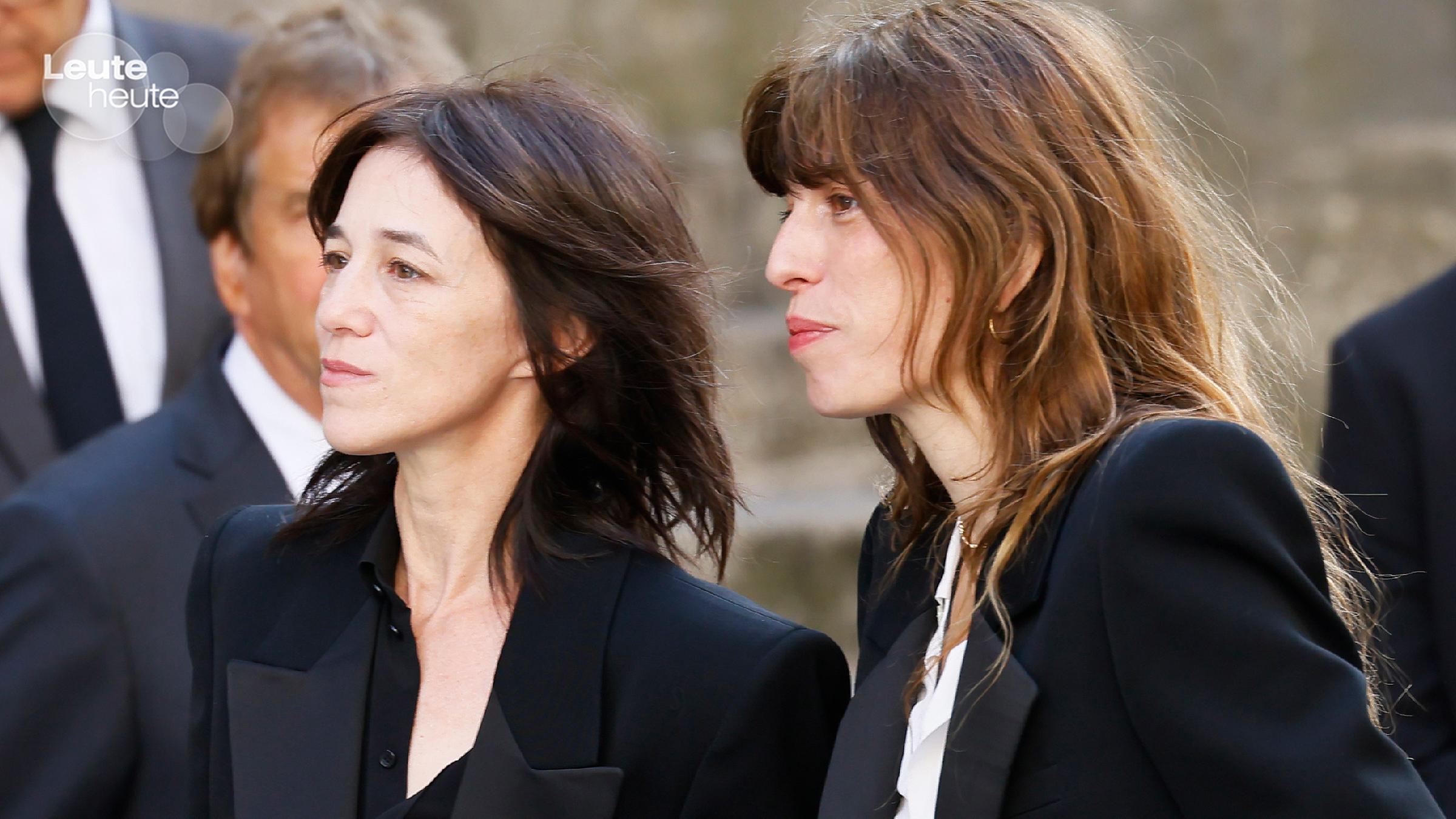 Charlotte Gainsbourg und Lou Dillon auf der Trauerfeier von Jane Birkin in Paris