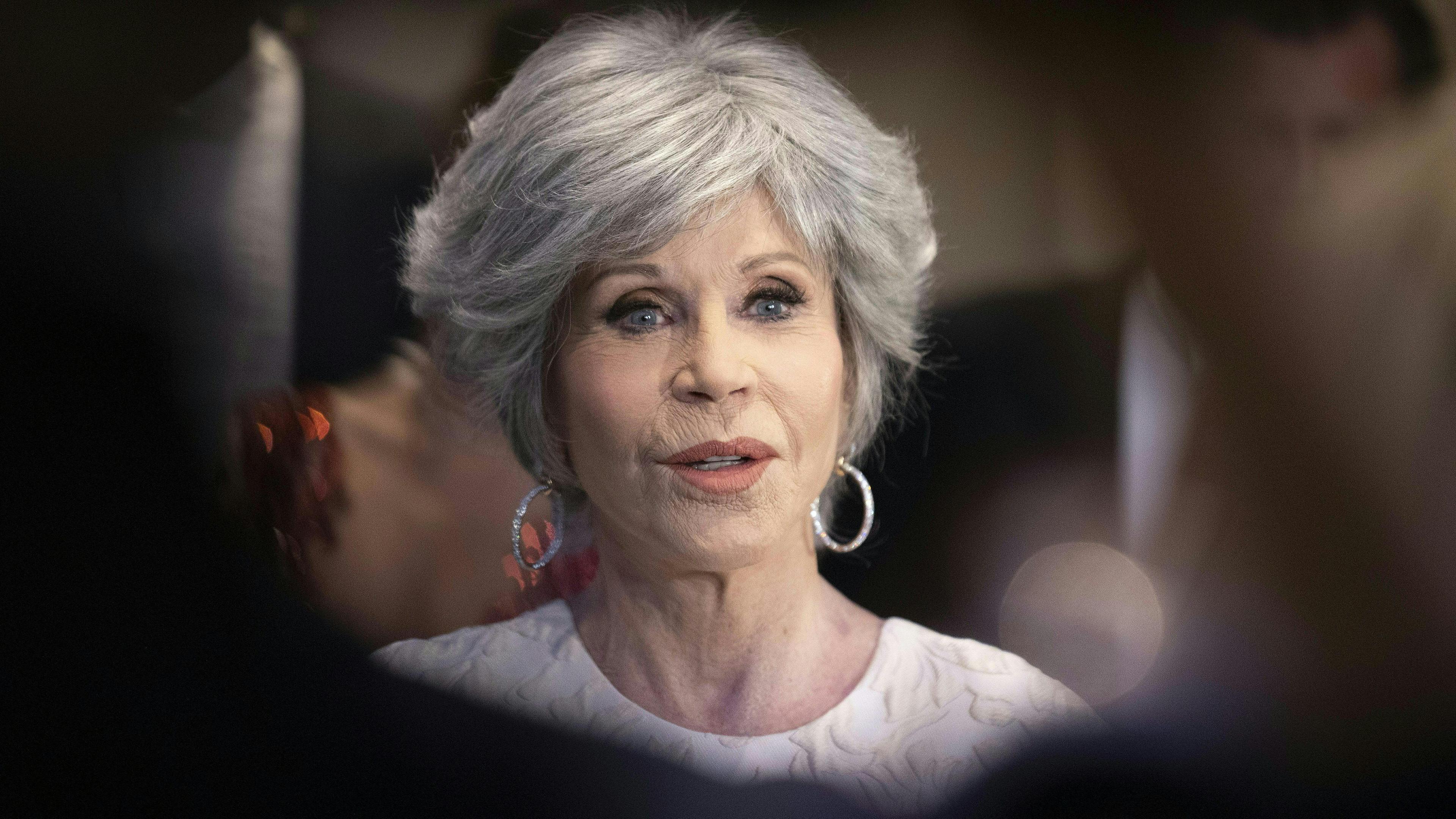  Jane Fonda, Schauspielerin aus den USA, während eines Fototermins anlässlich des Opernballs.