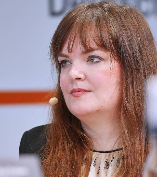 Die Autorin Jane S. Wonda ist zu sehen.