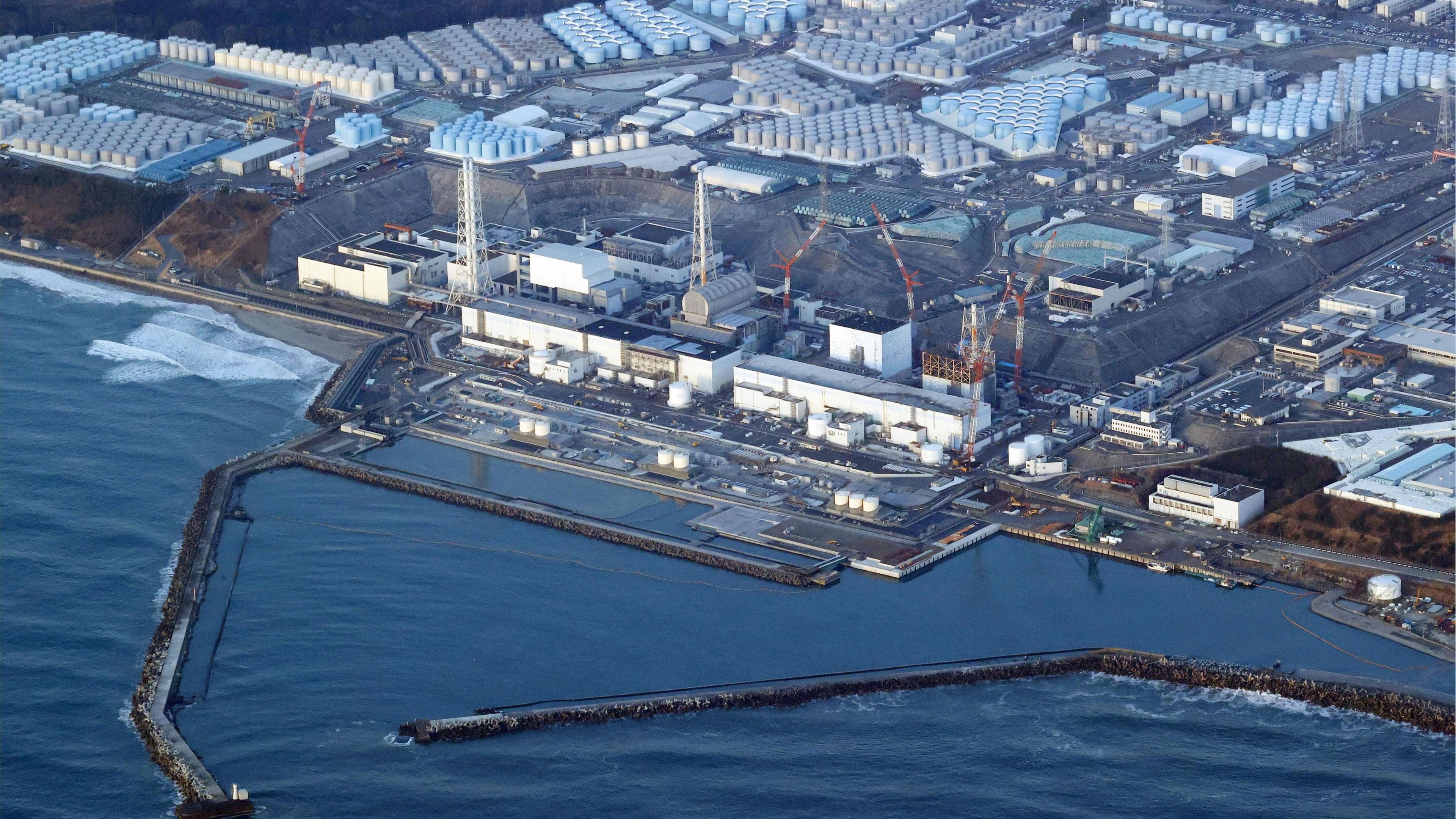 Ein Foto aus einem Flugzeug von Kyodo News zeigt das Kernkraftwerk Fukushima Daiichi in der Präfektur Fukushima.