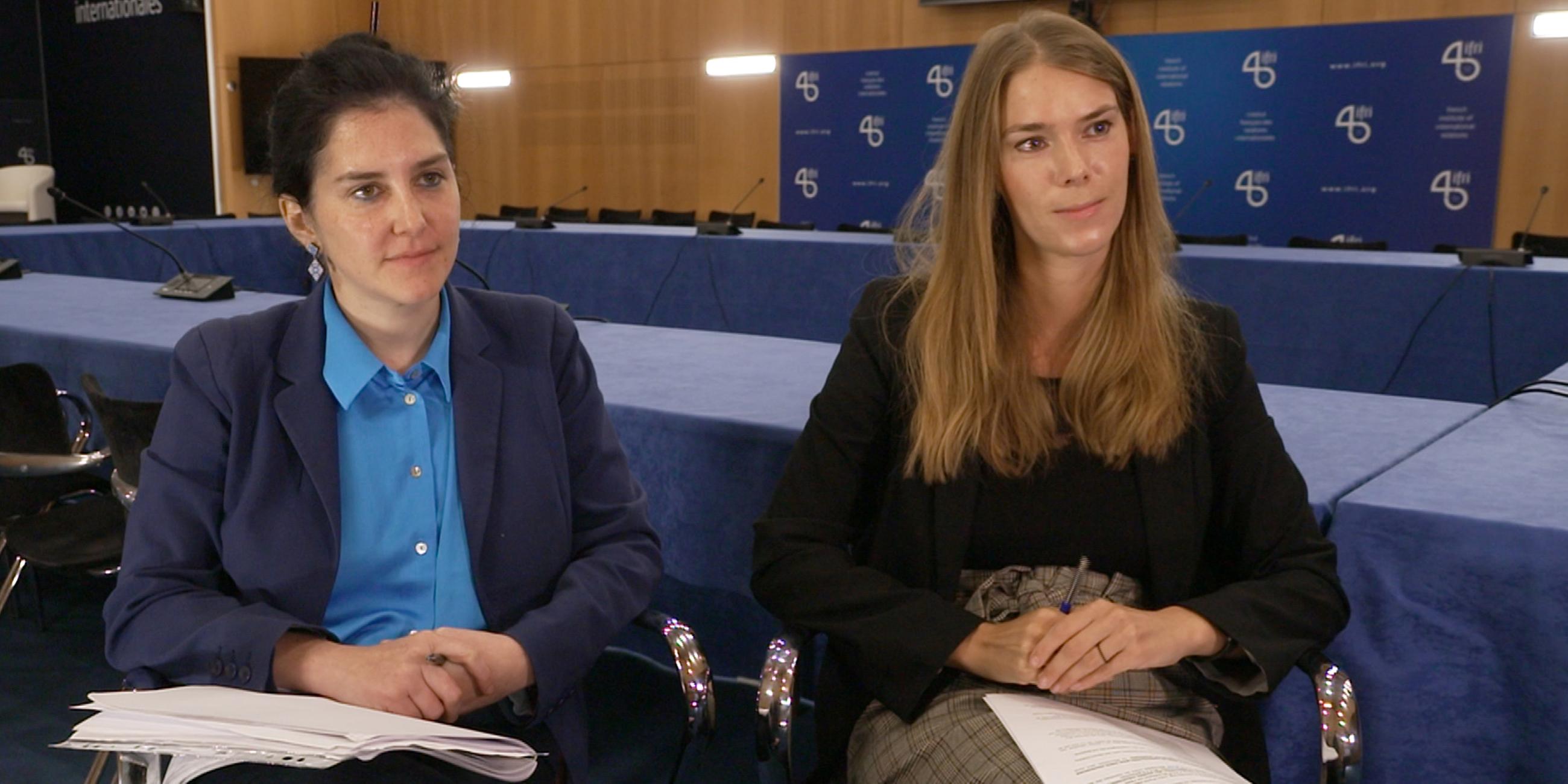 Jeanette Süß und Marie Krpata (v.l.n.r.) forschen am Pariser Institut für internationale Beziehungen (IFRI).