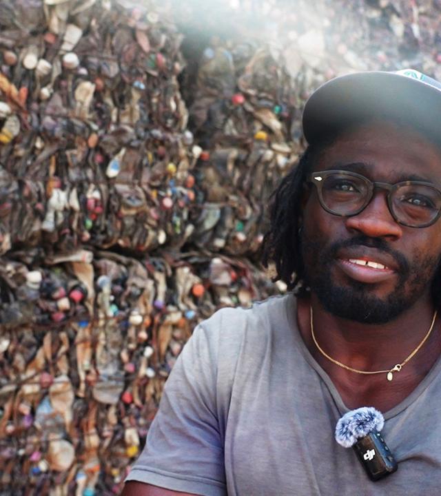 Der Schweizer PET-Recycling-Unternehmer Jeffrey Provencal auf seinem Produktionsgelände in Tema, Ghana