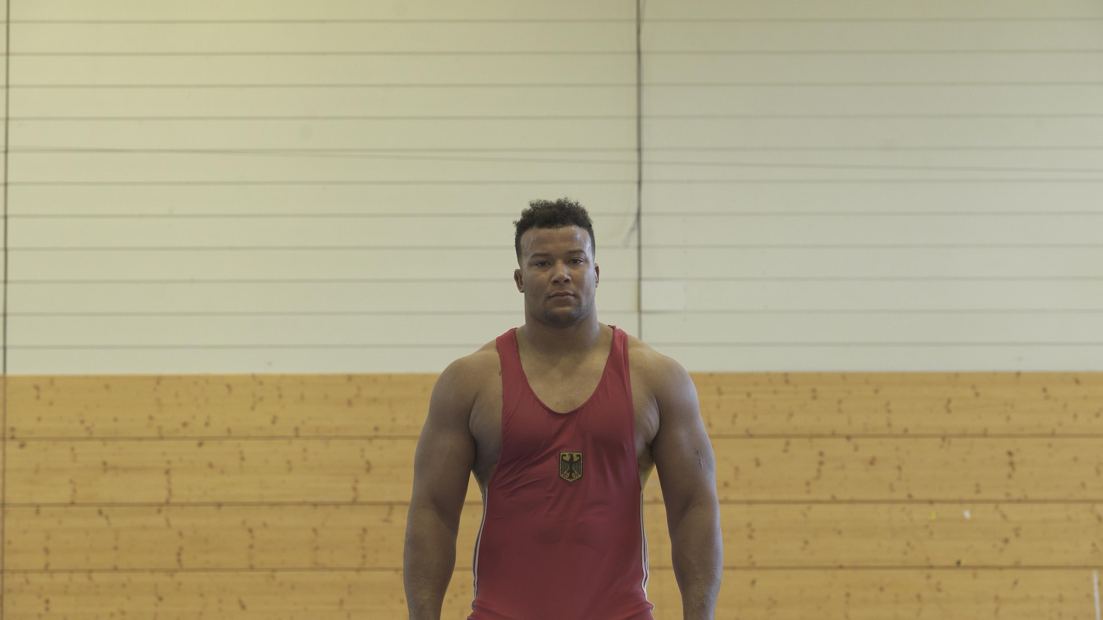 Auf dem Bild ist Jello Krahmer aus dem ZDFkultur-Format GERMANIA zu sehen