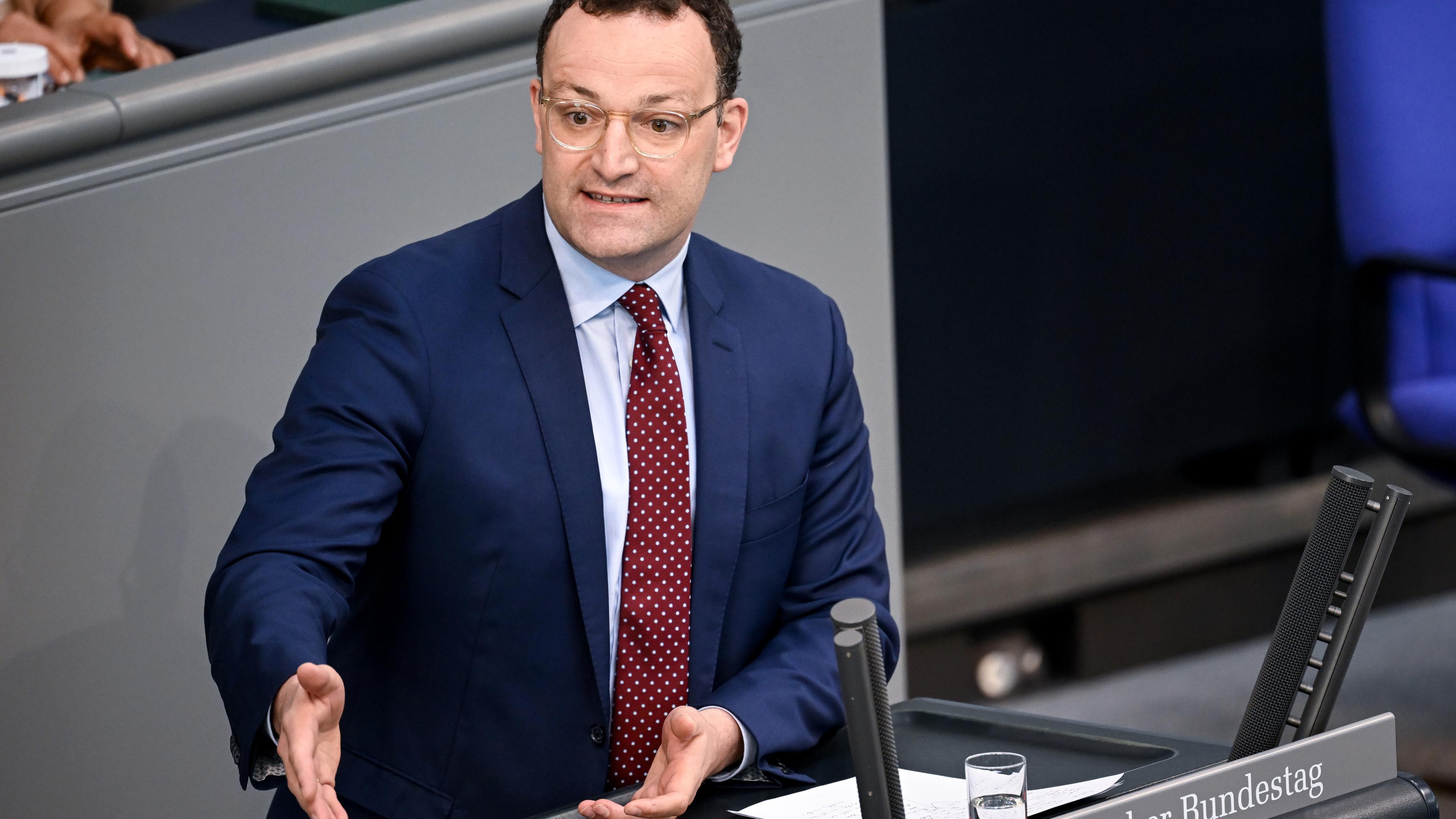 Der stellvertretende Vorsitzende der Unionsfraktion im Bundestag, Jens Spahn, während einer Debatte.
