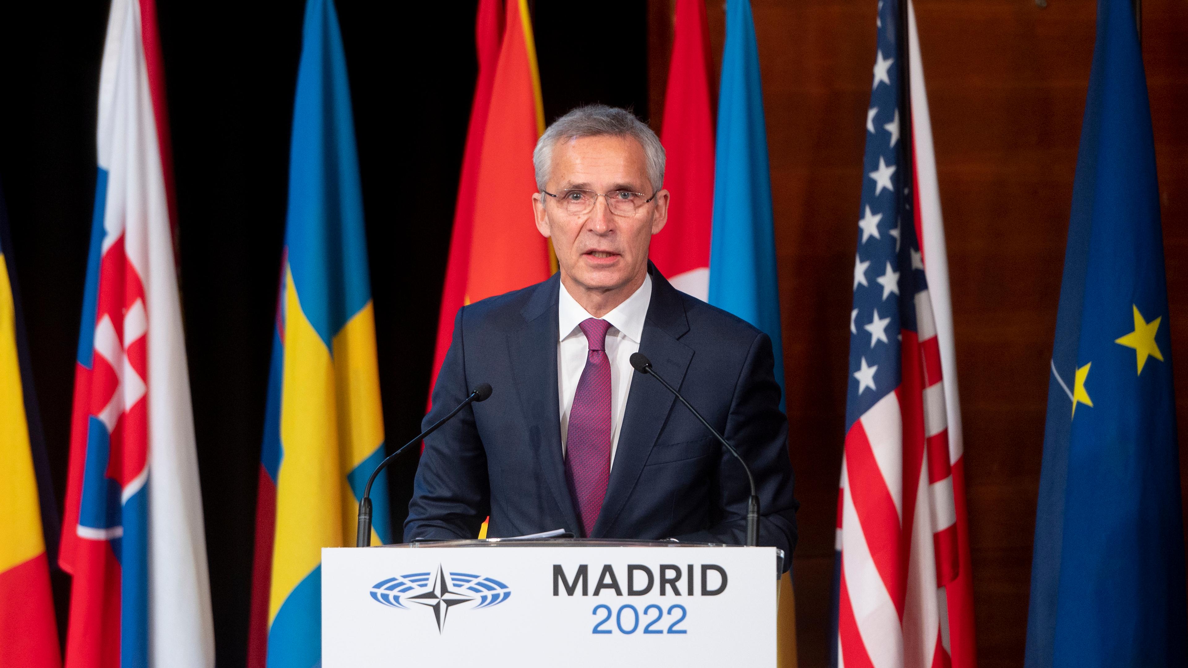 Spanien, Madrid: Nato-Generalsekretär Jens Stoltenberg spricht während der 68. Jahrestagung der Parlamentarischen Versammlung der NATO.