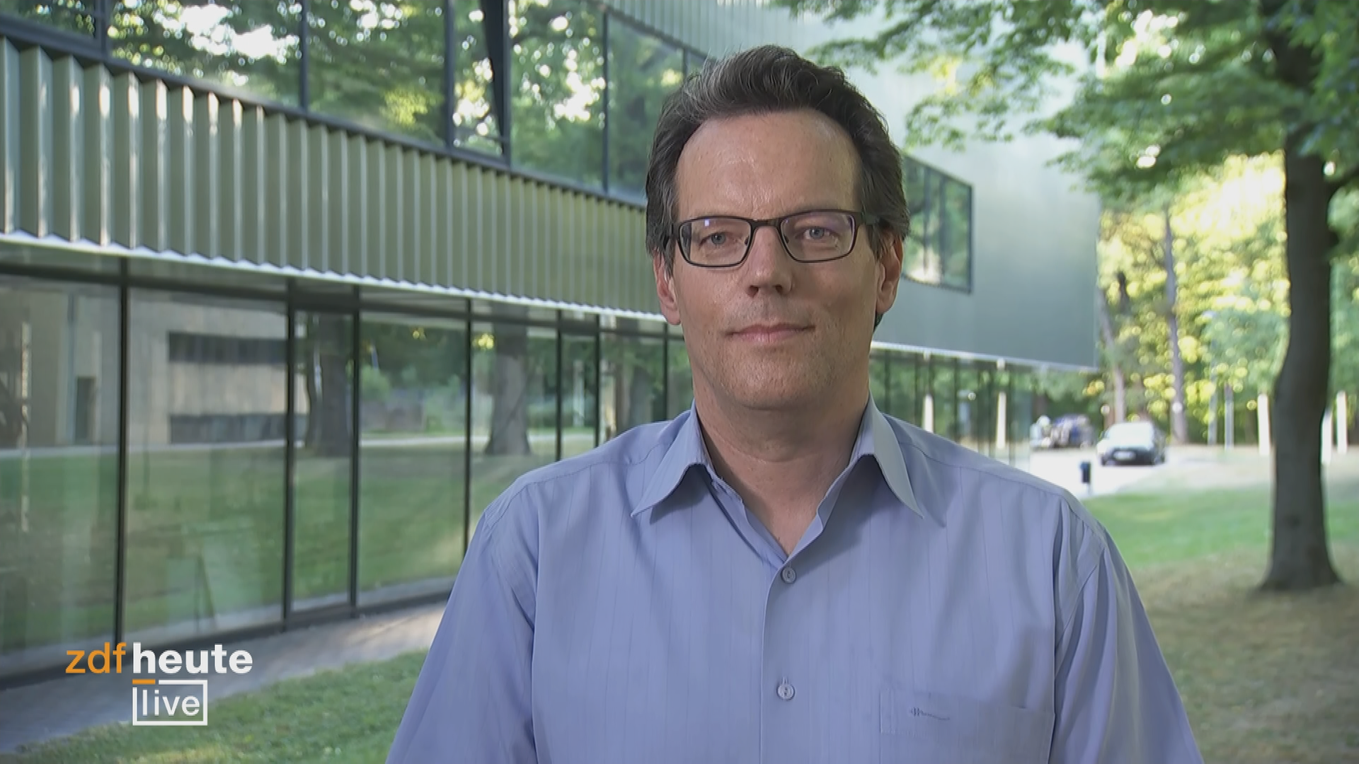 Prof. Jörn Birkmann; ZDFheute live Logo unten links