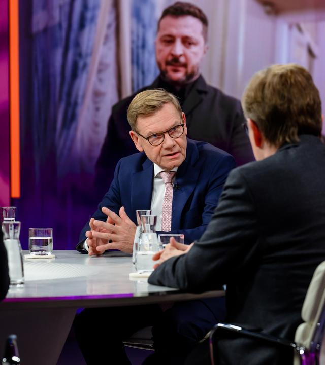 Bundesaußenminister Johann Wadephul  bei "maybrit illner"