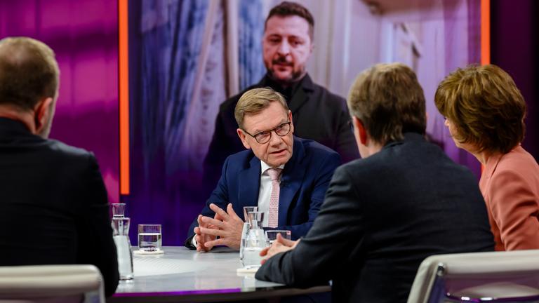 Bundesaußenminister Johann Wadephul  bei "maybrit illner"