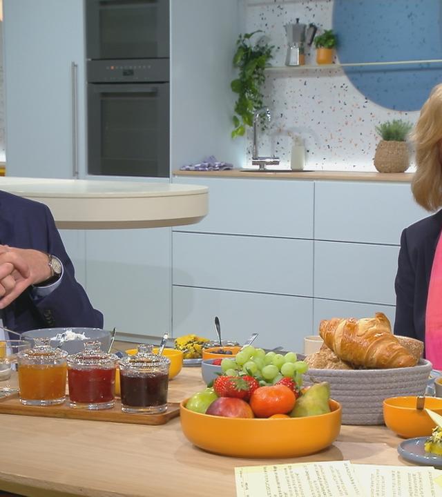 Johanna Gastdorf und Jan-Gregor Kremp am "Volle Kanne"-Frühstückstisch
