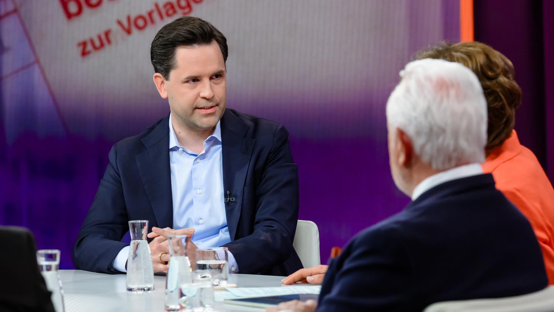 Johannes Winkel bei Maybrit Illner am 30. April 2026