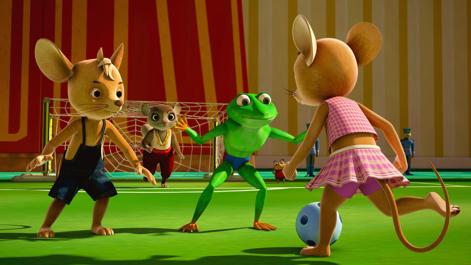 Die Freunde spielen gegeneinander Fußball und Naya setzt zum Schießen an.