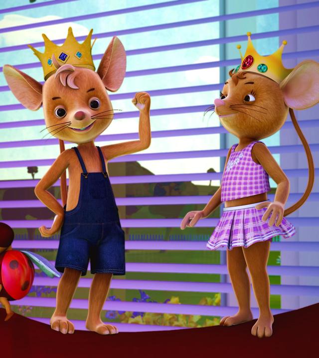 Jo und Naya spielen mit ihren Kronen.