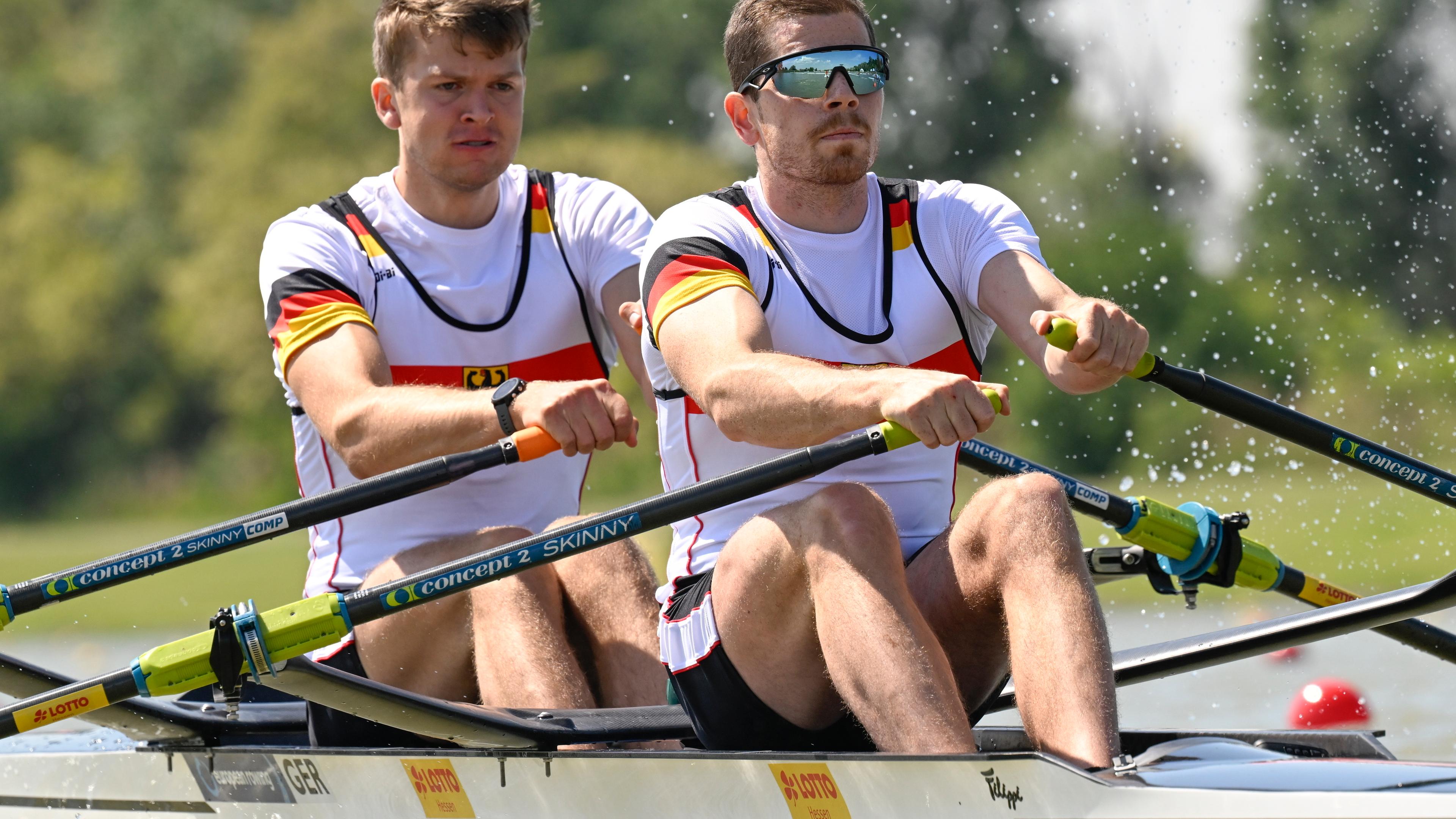 Jonas Gelsen und Marc Weber aus Deutschland treten im Halbfinale des Männer-Doppelzweiers bei den Ruder-Europameisterschaften am 27.04.2024 an.