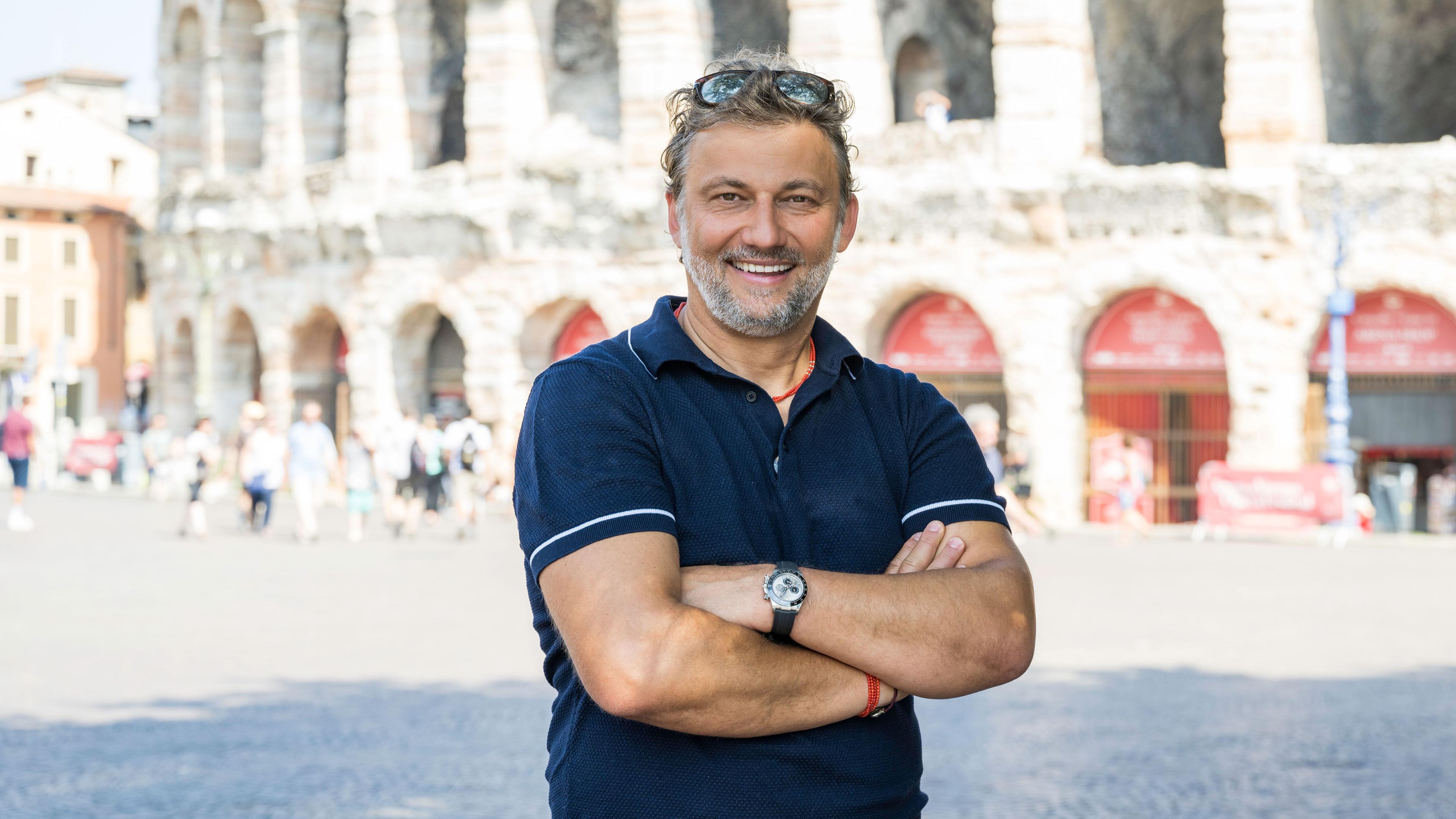 Tenor Jonas Kaufmann steht vor der weltberühmten Arena di Verona