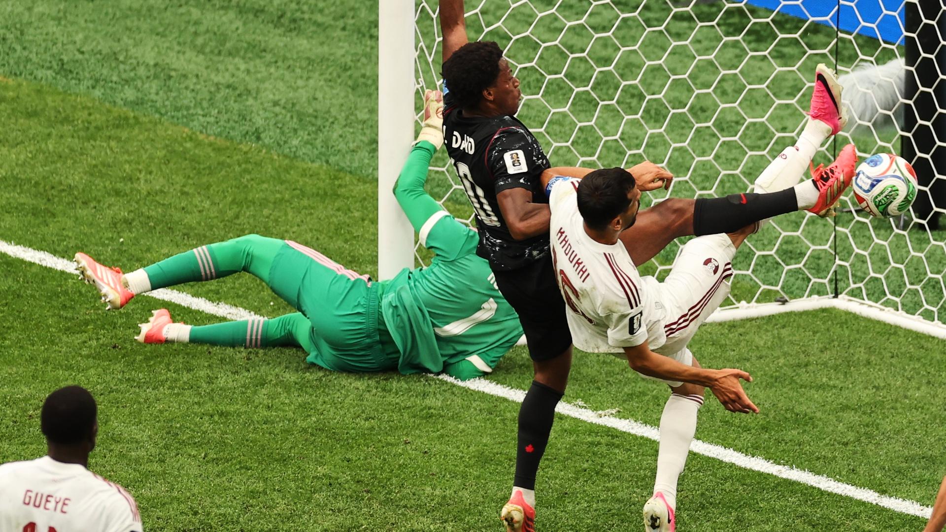 Der kanadische Nationalspieler Jonathan David erzielt das 3:0 für Kanada im WM-Spiel gegen Qatar