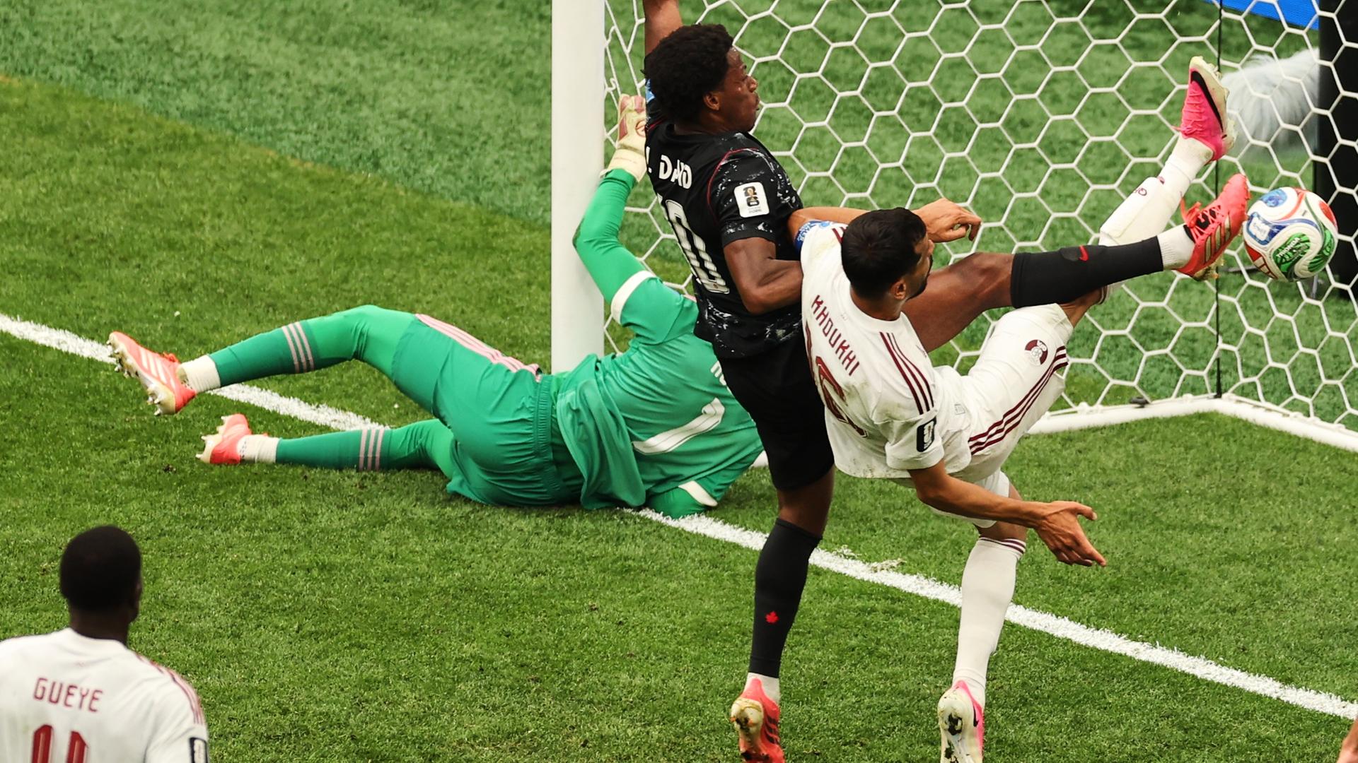 Der kanadische Nationalspieler Jonathan David erzielt das 3:0 für Kanada im WM-Spiel gegen Qatar