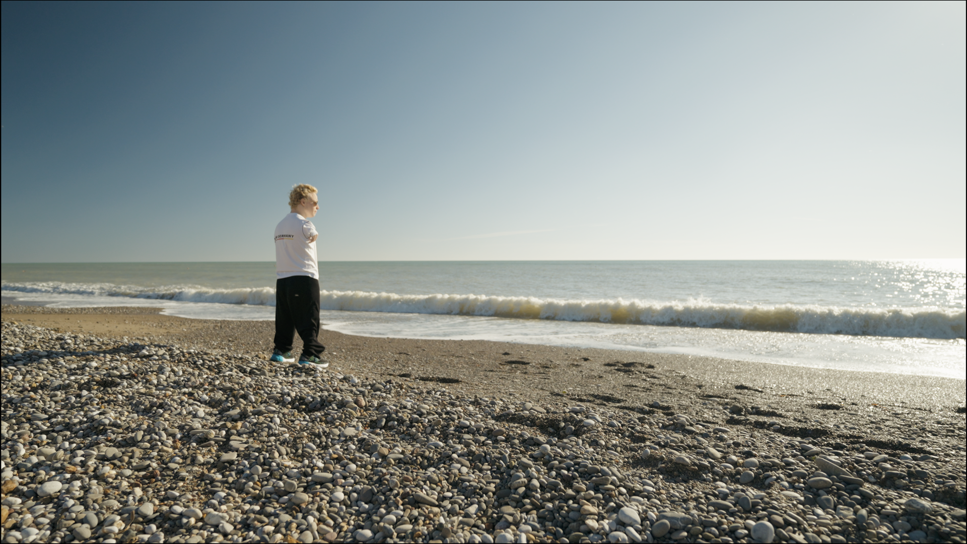 Josia Topf am Strand