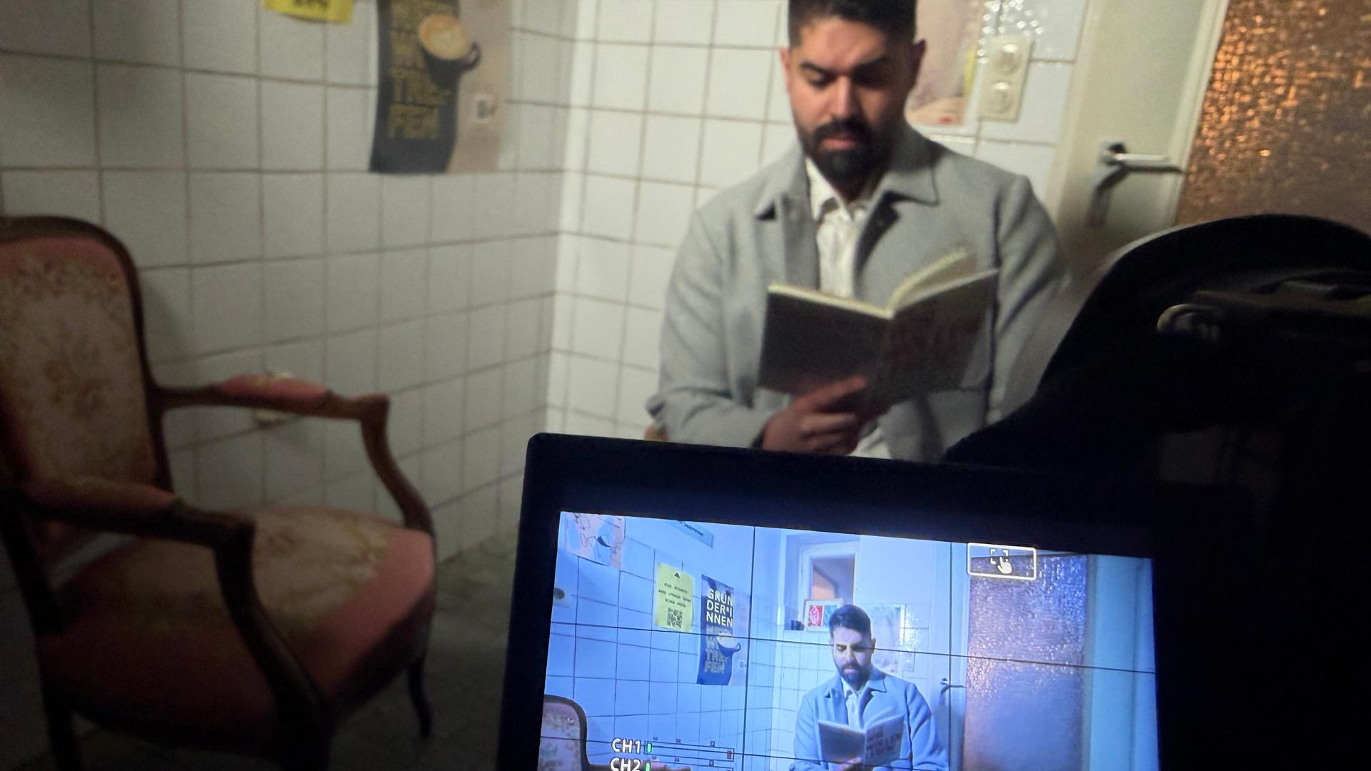 Journalist und Autor Emran Feroz im Gespräch mit "Forum"-Moderatorin Homeira Rhein