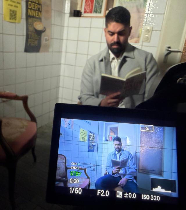 Journalist und Autor Emran Feroz im Gespräch mit "Forum"-Moderatorin Homeira Rhein